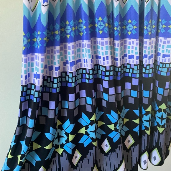 Patterned Beach Dress - Picture 3 of 4